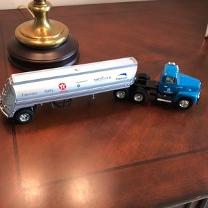 First Gear 1957 International tractor & tanker new